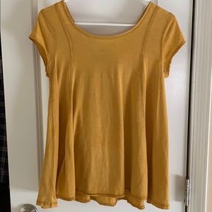 Flowy mustard yellow top!